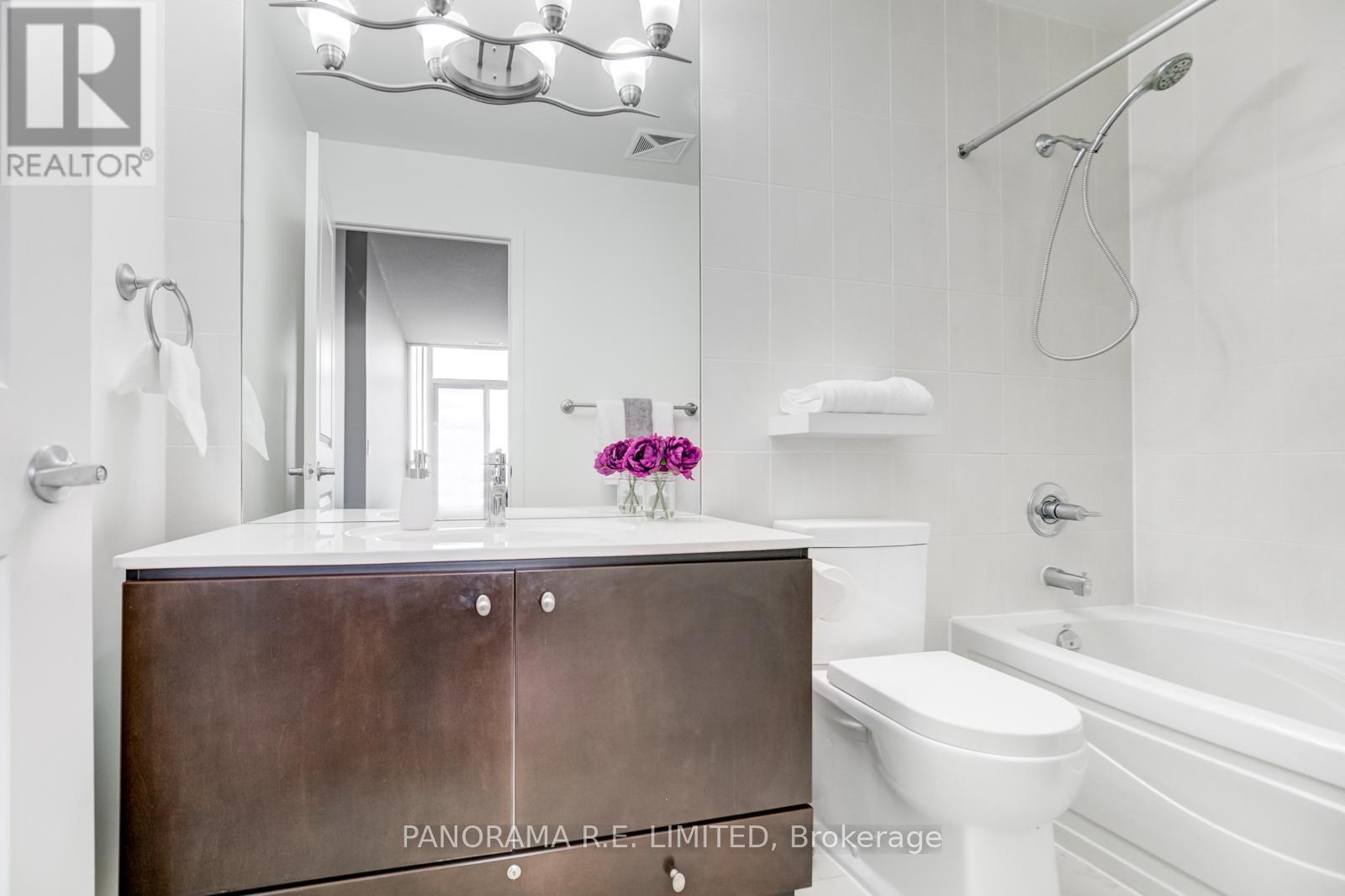 Ph103 - 225 Sherway Gardens Road, Toronto, ON - Indoor Photo Showing Bathroom