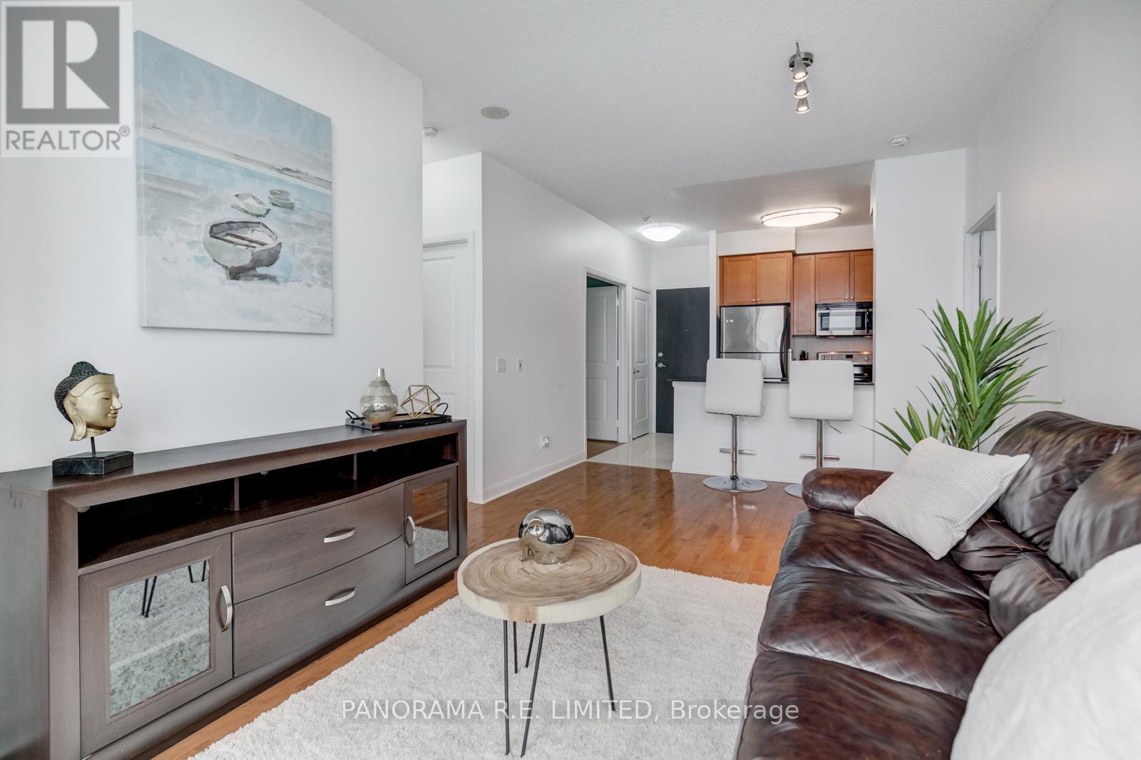 Ph103 - 225 Sherway Gardens Road, Toronto, ON - Indoor Photo Showing Living Room