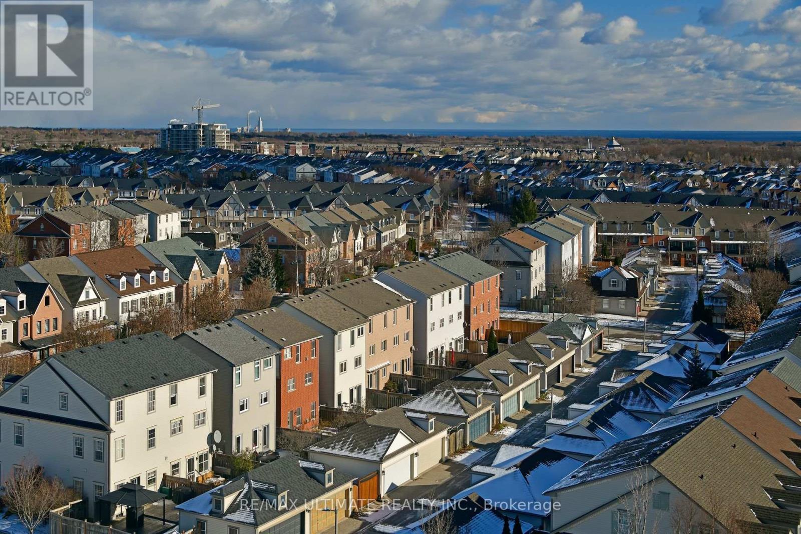 1104 - 2325 Central Park Drive, Oakville, ON - Outdoor With View