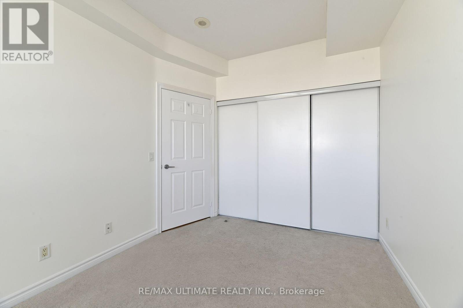 1104 - 2325 Central Park Drive, Oakville, ON - Indoor Photo Showing Other Room