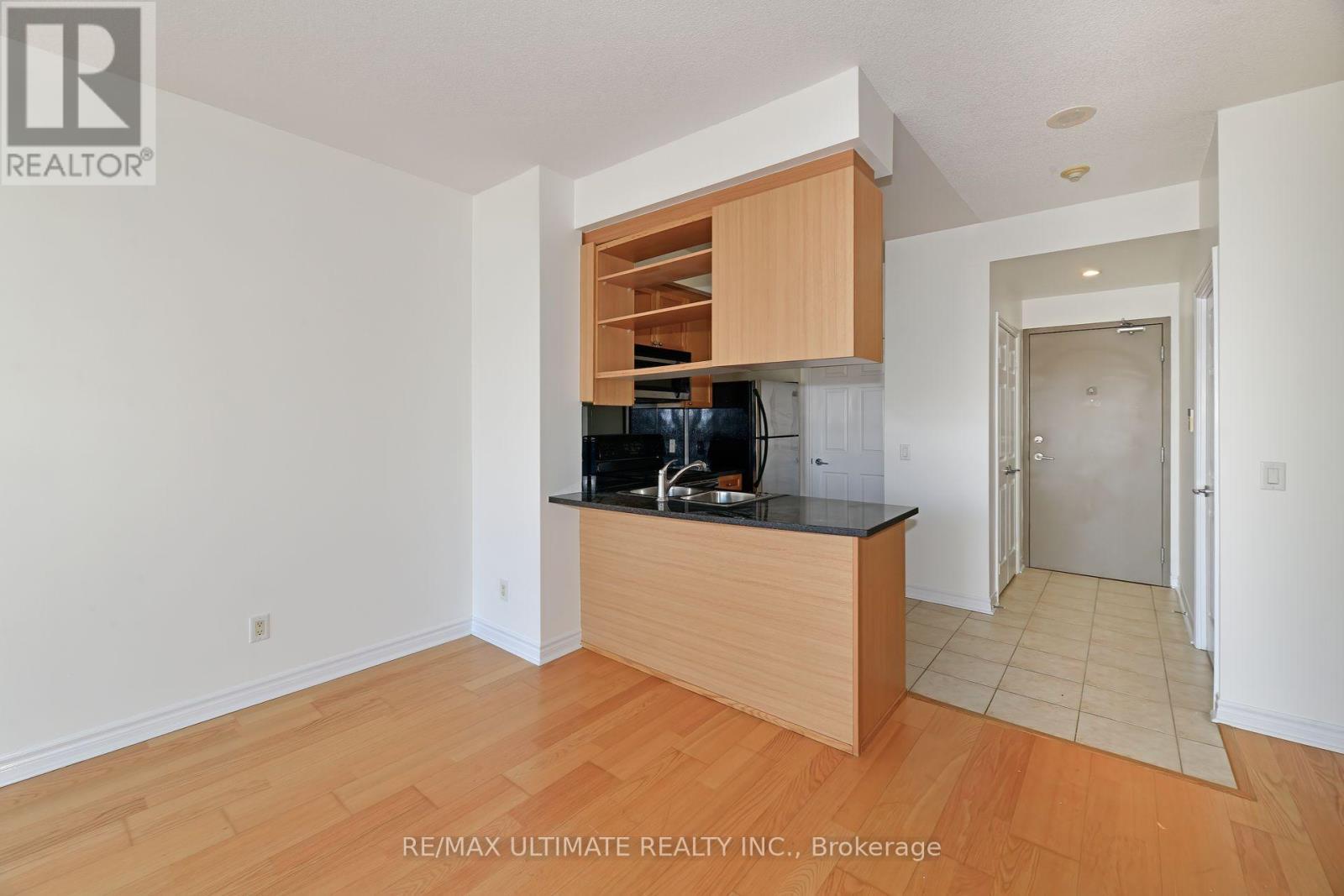 1104 - 2325 Central Park Drive, Oakville, ON - Indoor