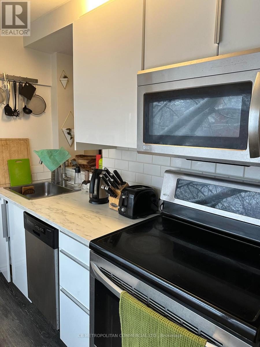 856 Carlaw Avenue, Toronto, ON - Indoor Photo Showing Kitchen