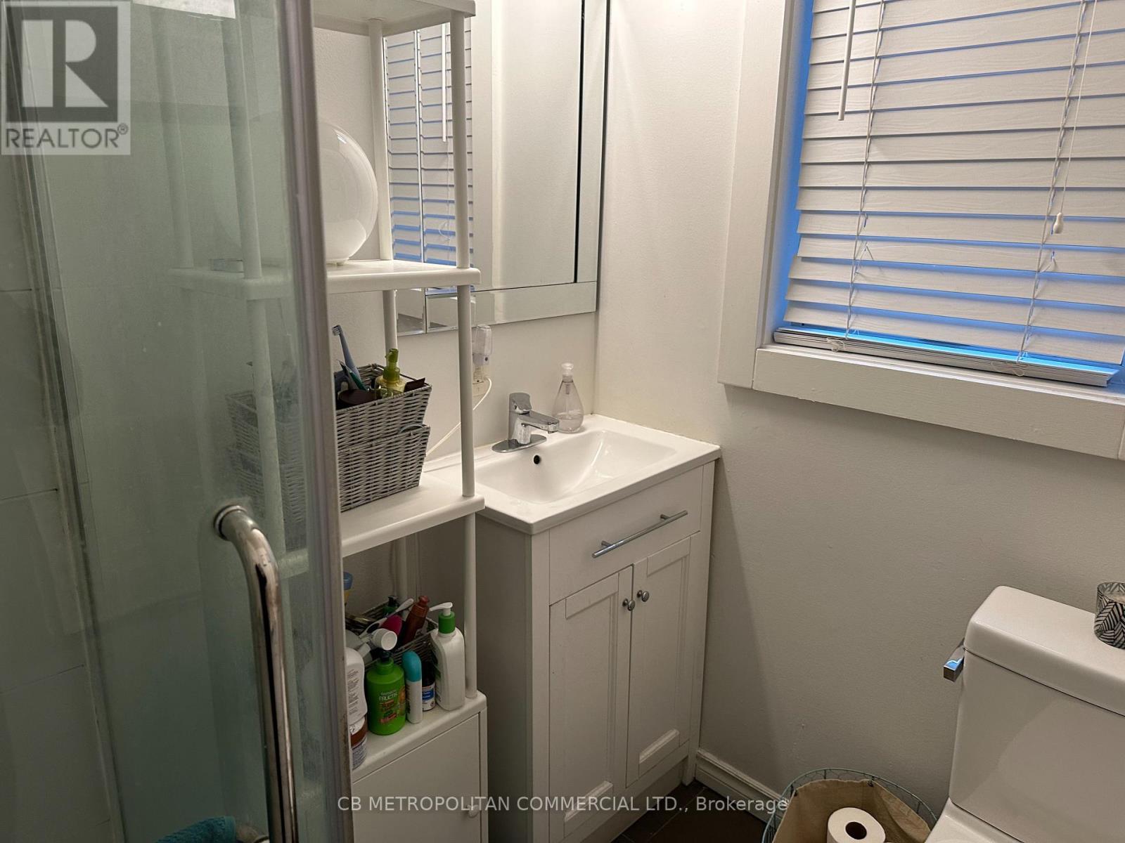 856 Carlaw Avenue, Toronto, ON - Indoor Photo Showing Bathroom