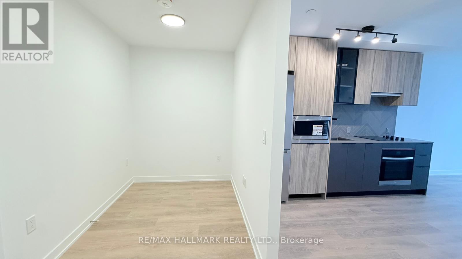 807 - 1037 The Queensway, Toronto, ON -