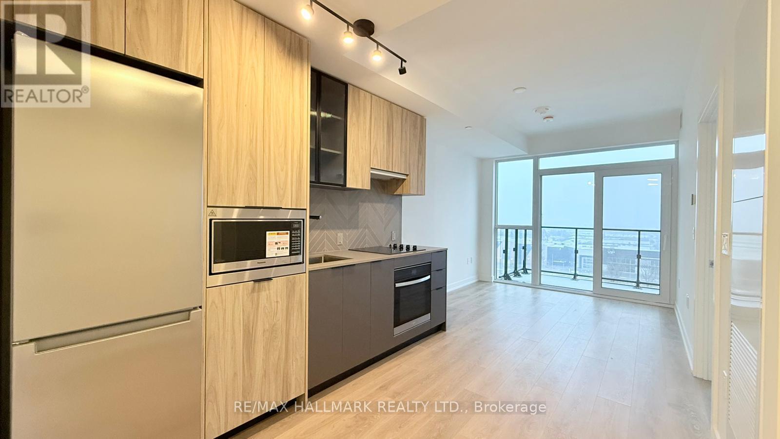 807 - 1037 The Queensway, Toronto, ON - Indoor Photo Showing Kitchen