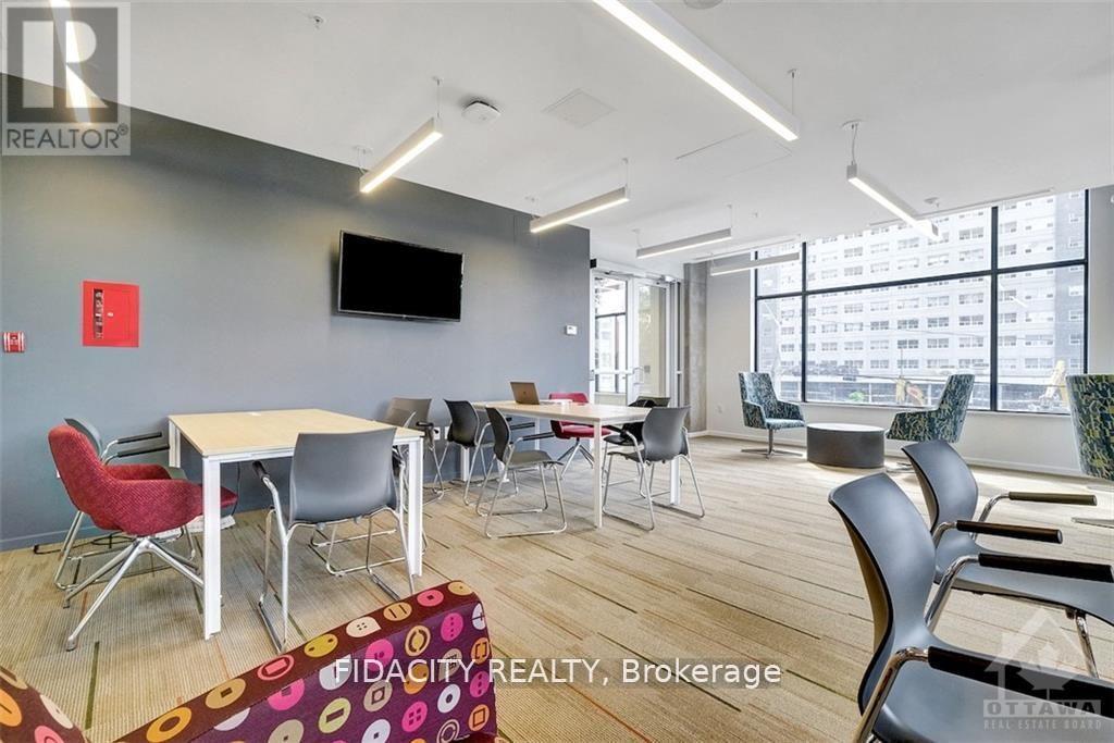 1516 - 105 Champagne Avenue S, Ottawa, ON - Indoor Photo Showing Other Room