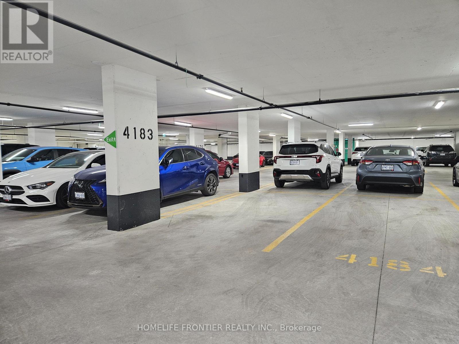 S1103 - 8 Olympic Garden Drive, Toronto, ON - Indoor Photo Showing Garage