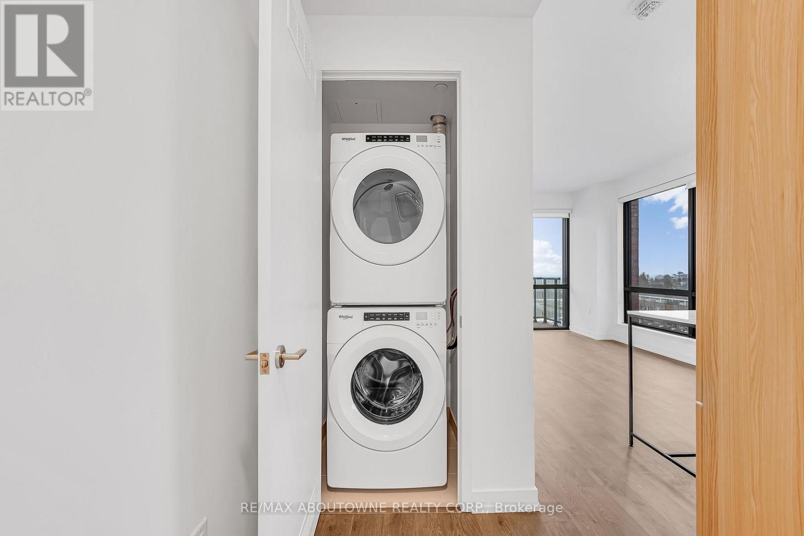 517 - 251 Masonry Way, Mississauga, ON - Indoor Photo Showing Laundry Room