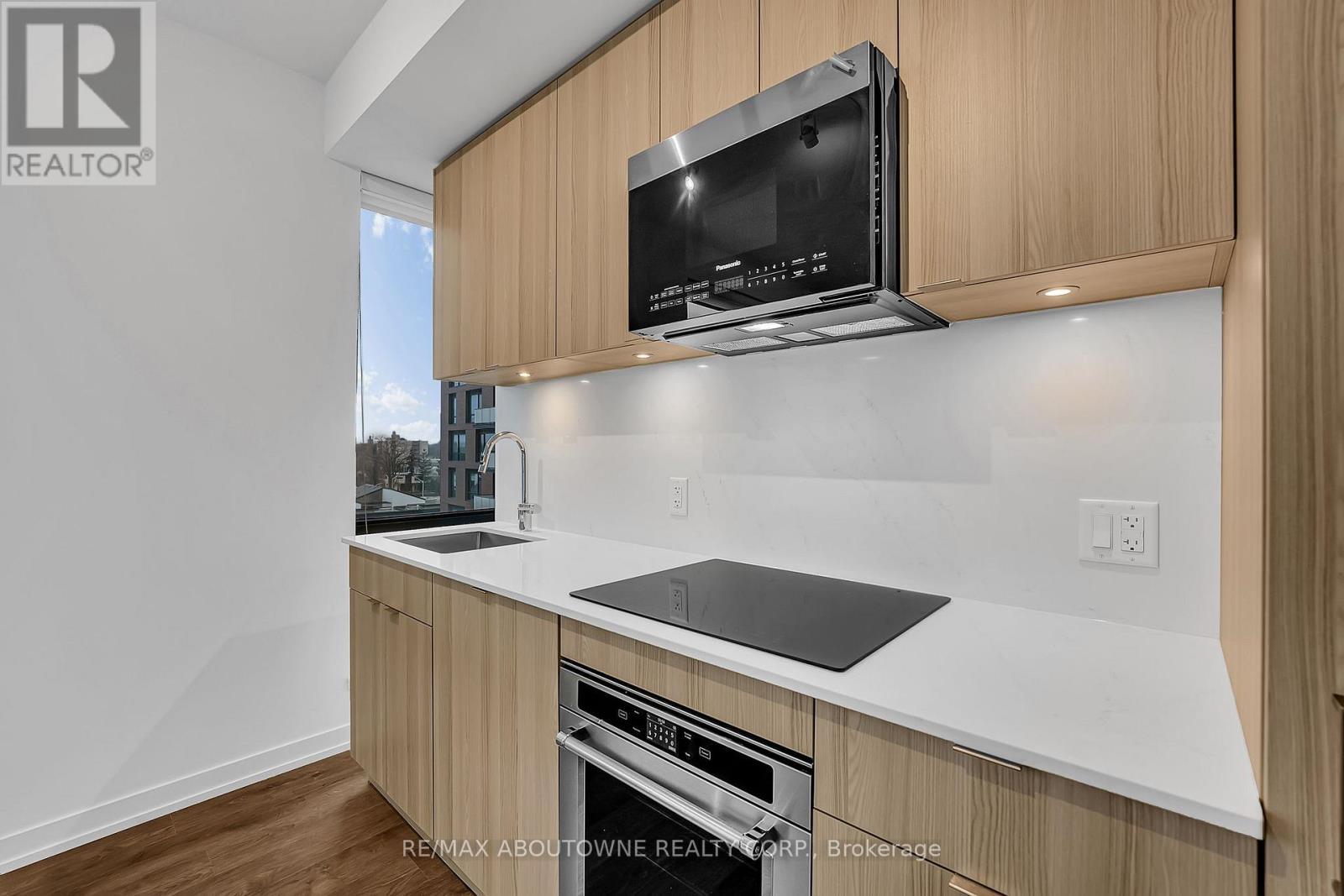 517 - 251 Masonry Way, Mississauga, ON - Indoor Photo Showing Kitchen