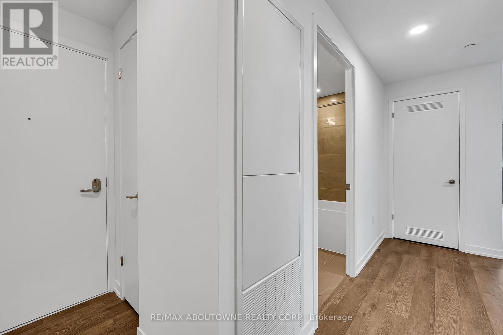 517 - 251 Masonry Way, Mississauga, ON - Indoor Photo Showing Other Room