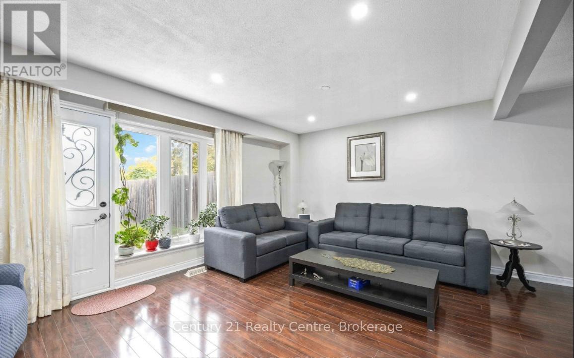 Main Floor - 3073 Ireson Court, Mississauga, ON - Indoor Photo Showing Living Room