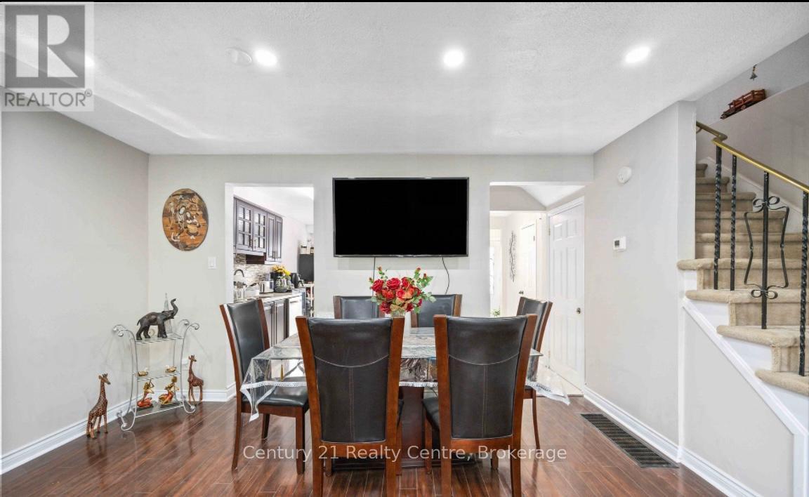 Main Floor - 3073 Ireson Court, Mississauga, ON - Indoor Photo Showing Dining Room