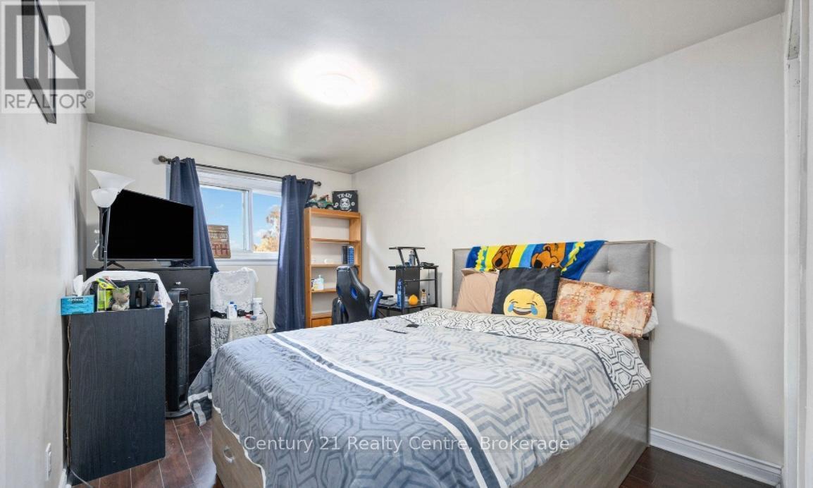 Main Floor - 3073 Ireson Court, Mississauga, ON - Indoor Photo Showing Bedroom