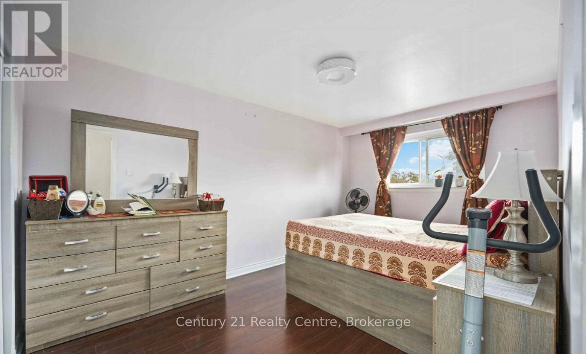 Main Floor - 3073 Ireson Court, Mississauga, ON - Indoor Photo Showing Bedroom