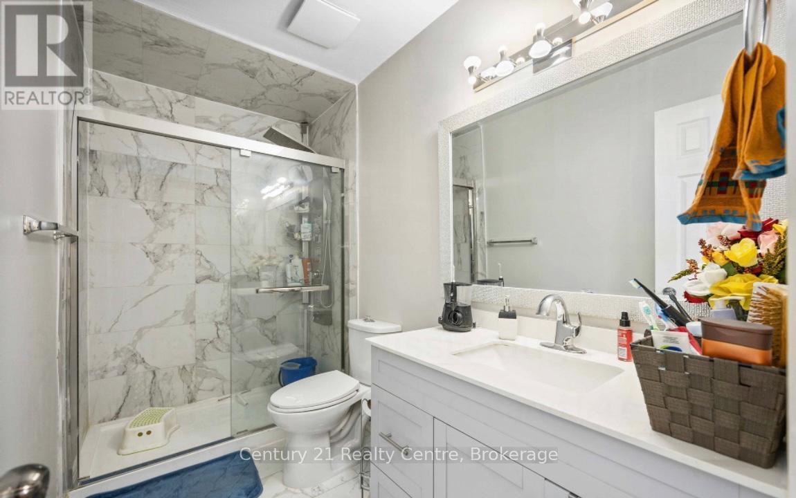 Main Floor - 3073 Ireson Court, Mississauga, ON - Indoor Photo Showing Bathroom