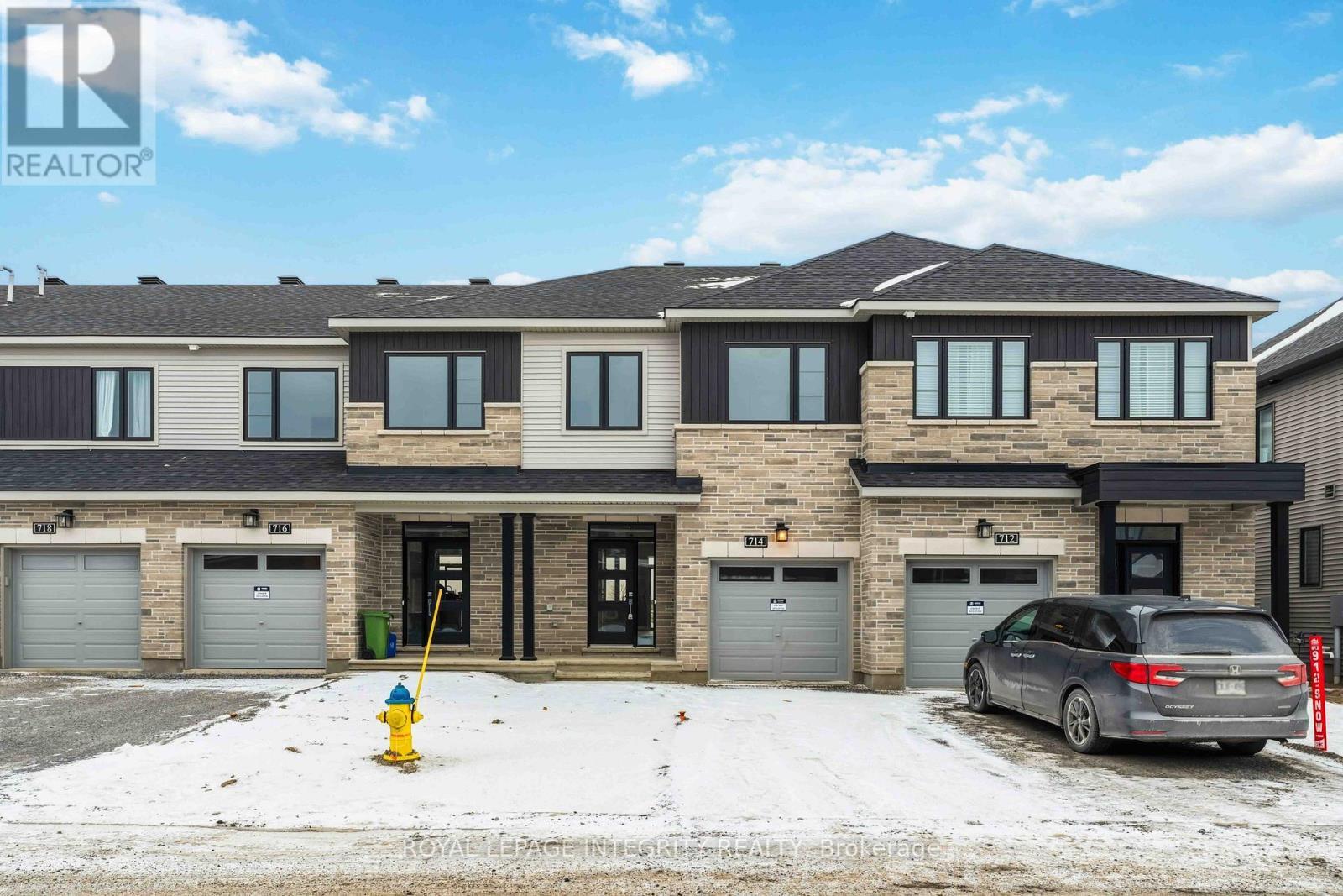 714 Fairline Row, Ottawa, ON - Outdoor With Facade