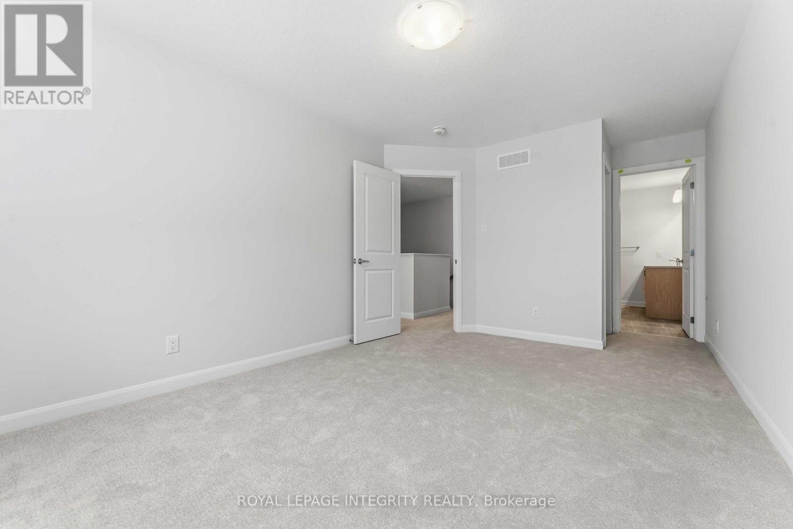 714 Fairline Row, Ottawa, ON - Indoor Photo Showing Other Room