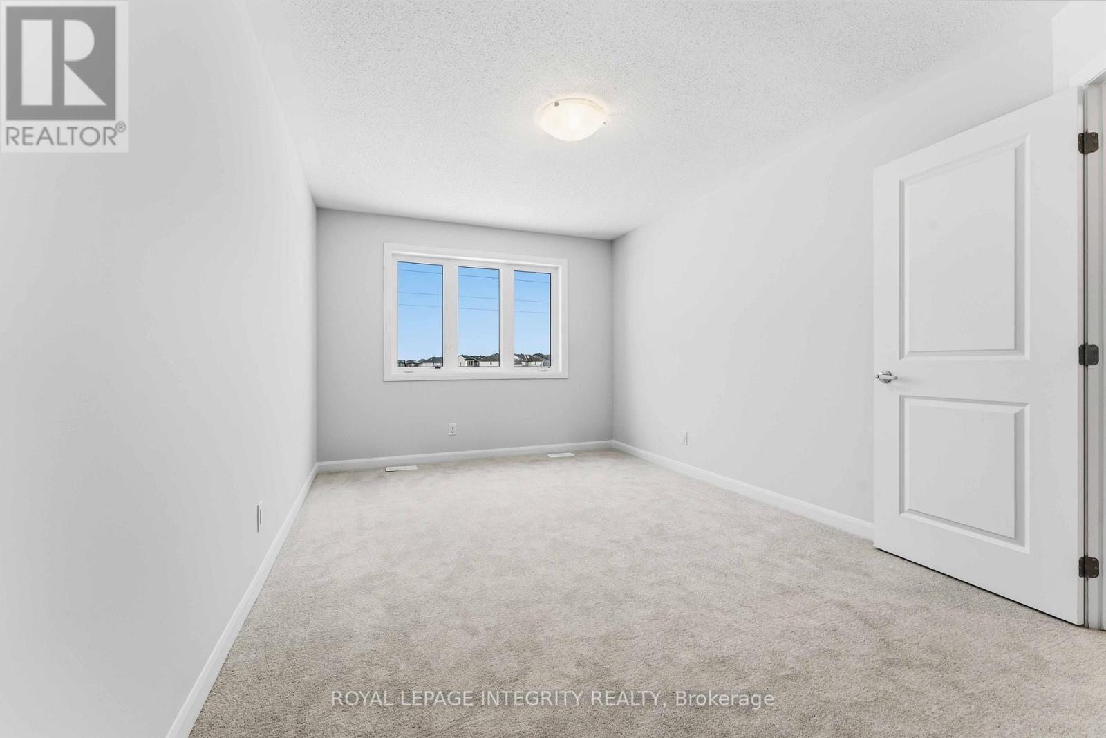 714 Fairline Row, Ottawa, ON - Indoor Photo Showing Other Room