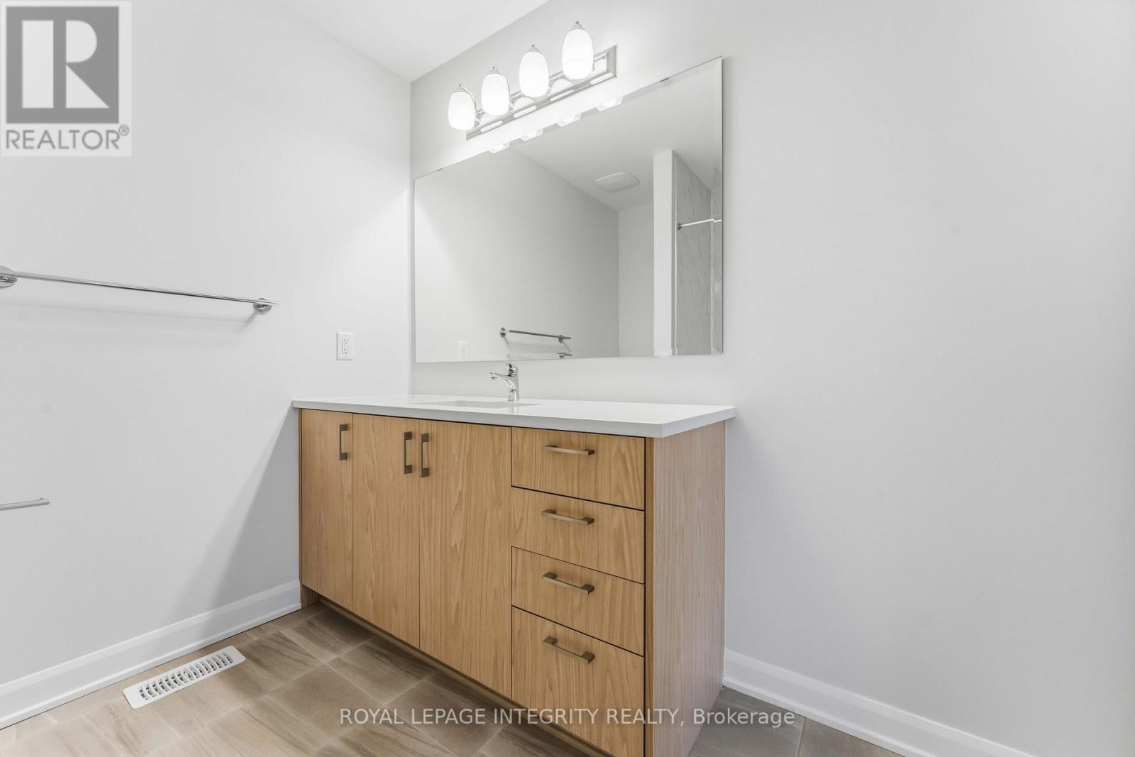 714 Fairline Row, Ottawa, ON - Indoor Photo Showing Bathroom