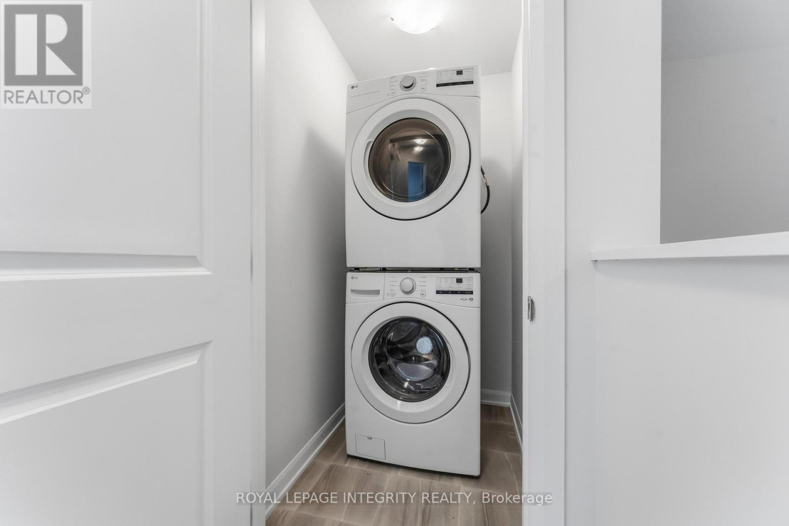 714 Fairline Row, Ottawa, ON - Indoor Photo Showing Laundry Room
