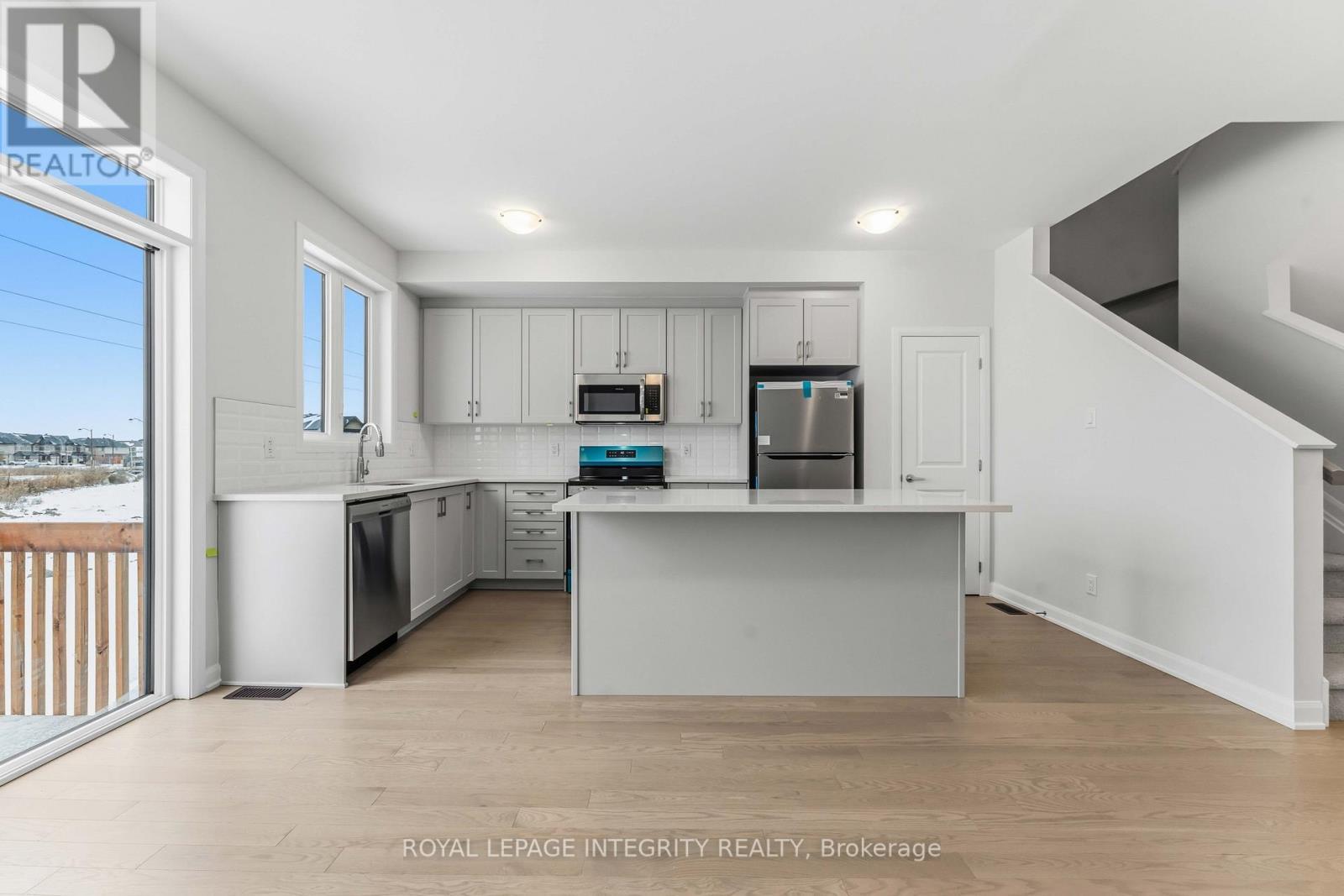 714 Fairline Row, Ottawa, ON - Indoor Photo Showing Kitchen With Upgraded Kitchen
