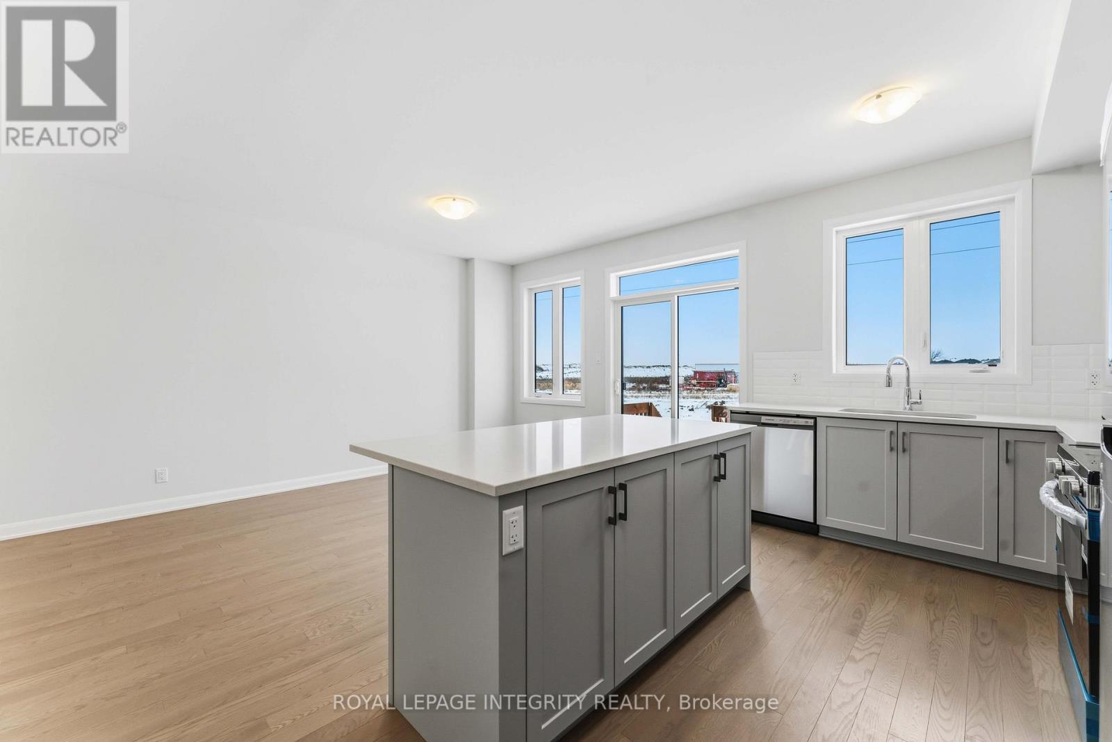 714 Fairline Row, Ottawa, ON - Indoor Photo Showing Kitchen With Upgraded Kitchen