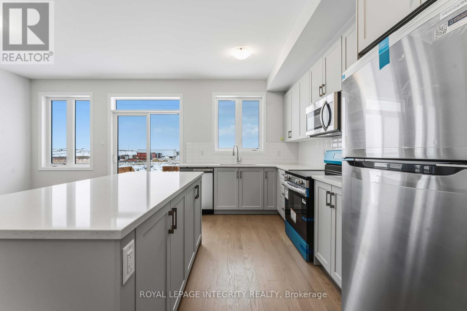 714 Fairline Row, Ottawa, ON - Indoor Photo Showing Kitchen With Upgraded Kitchen