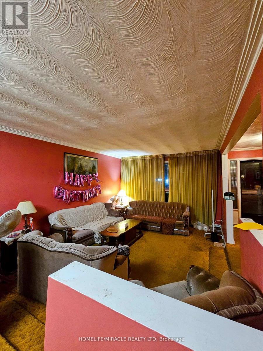 Main Room - 3 - 898 Kennedy Road, Toronto, ON - Indoor