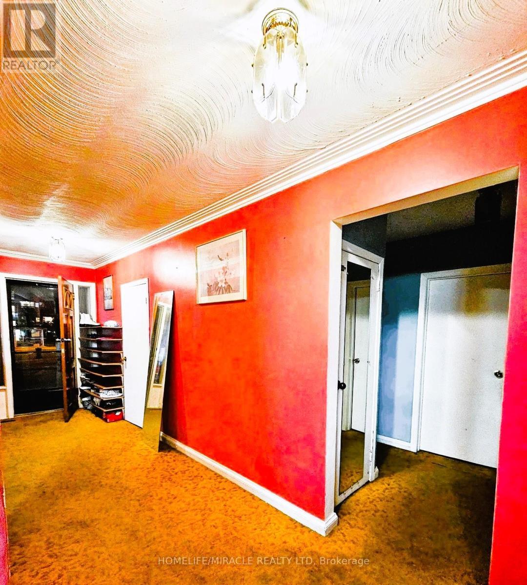 Main Room - 3 - 898 Kennedy Road, Toronto, ON - Indoor Photo Showing Other Room