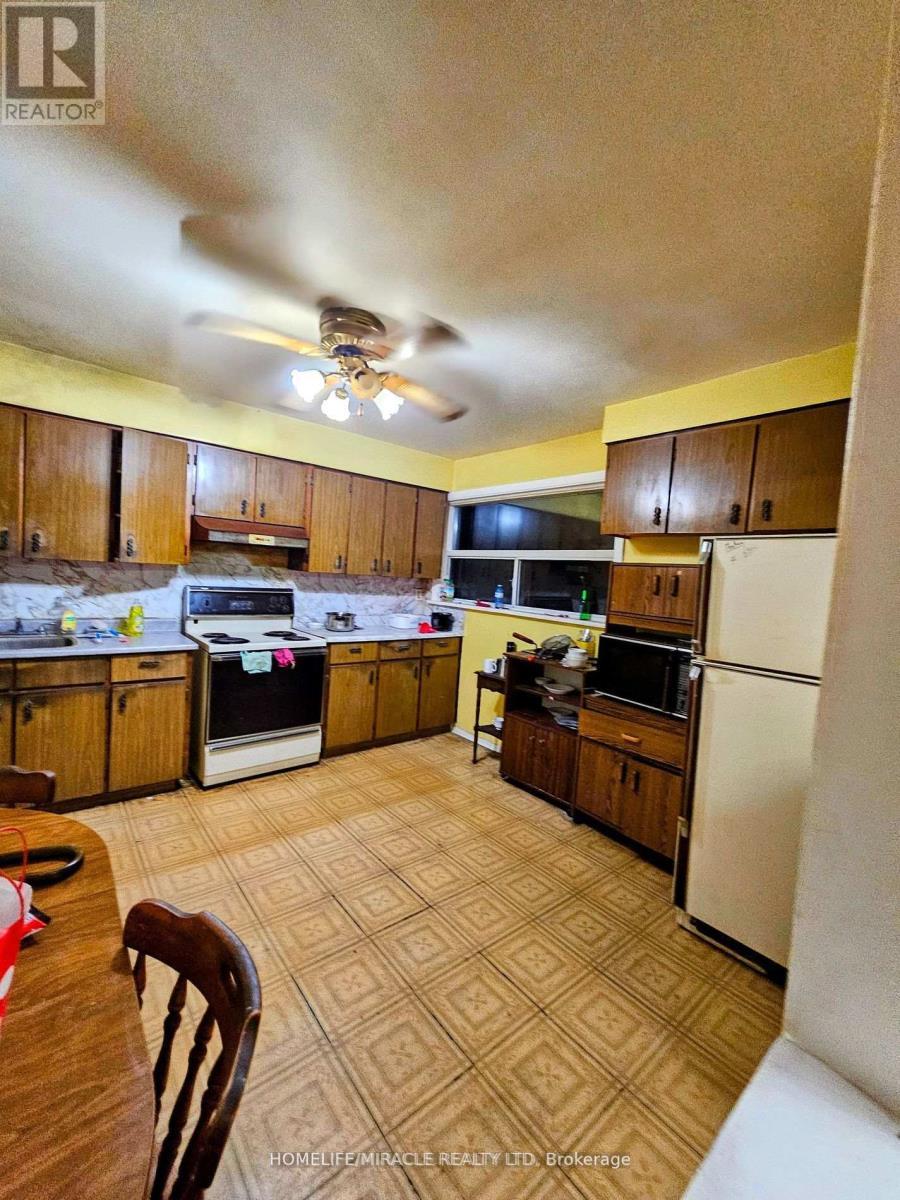 Main Room - 3 - 898 Kennedy Road, Toronto, ON - Indoor Photo Showing Kitchen
