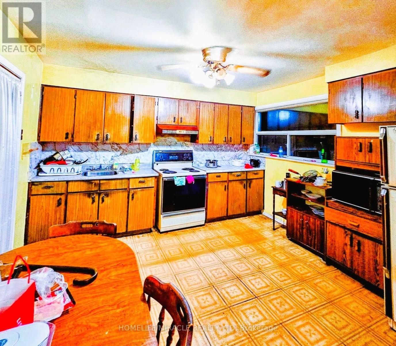 Main Room - 3 - 898 Kennedy Road, Toronto, ON - Indoor Photo Showing Kitchen With Double Sink