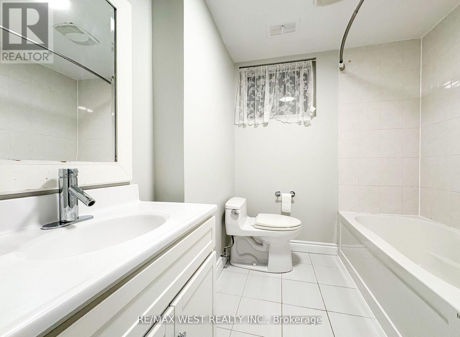 Bsmt - 5 Arlstan Drive, Toronto, ON - Indoor Photo Showing Bathroom