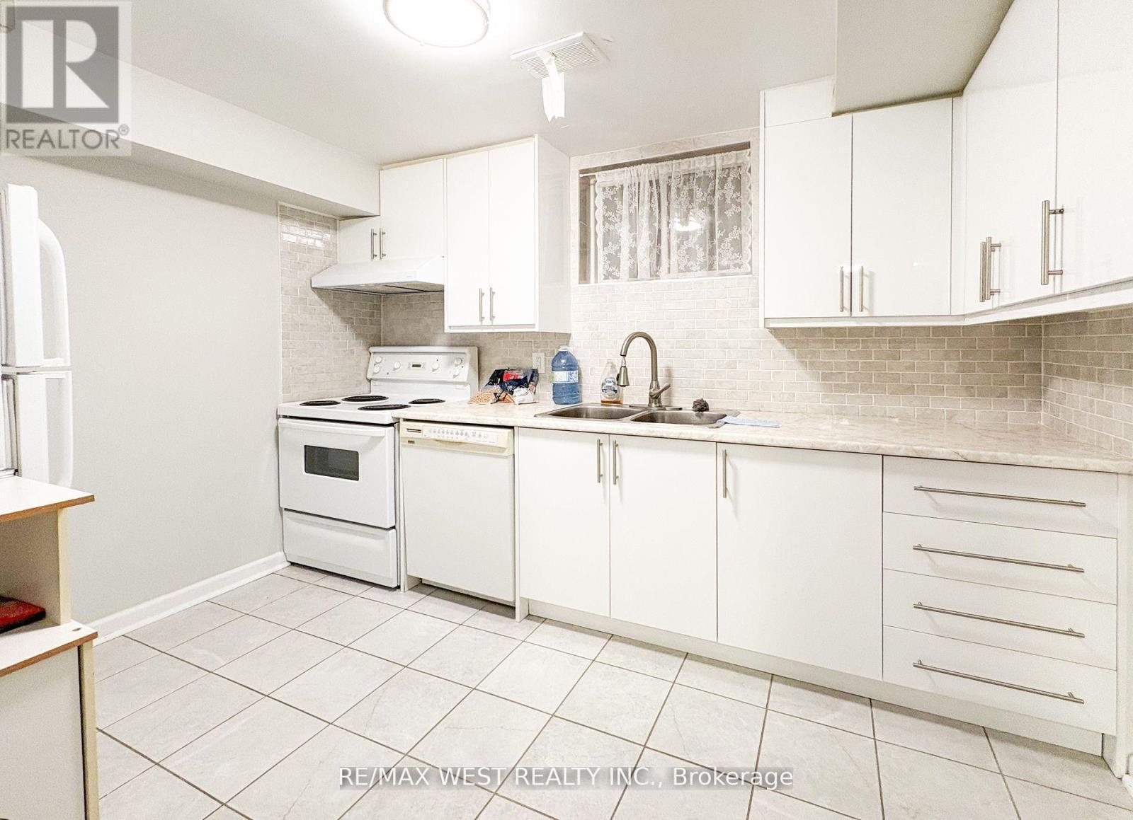 Bsmt - 5 Arlstan Drive, Toronto, ON - Indoor Photo Showing Kitchen With Double Sink