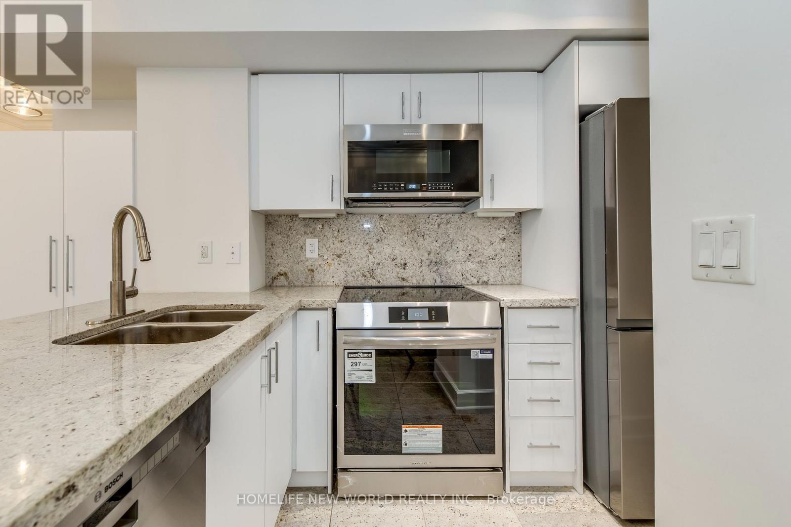 531 - 650 Sheppard Avenue E, Toronto, ON - Indoor Photo Showing Kitchen With Double Sink With Upgraded Kitchen