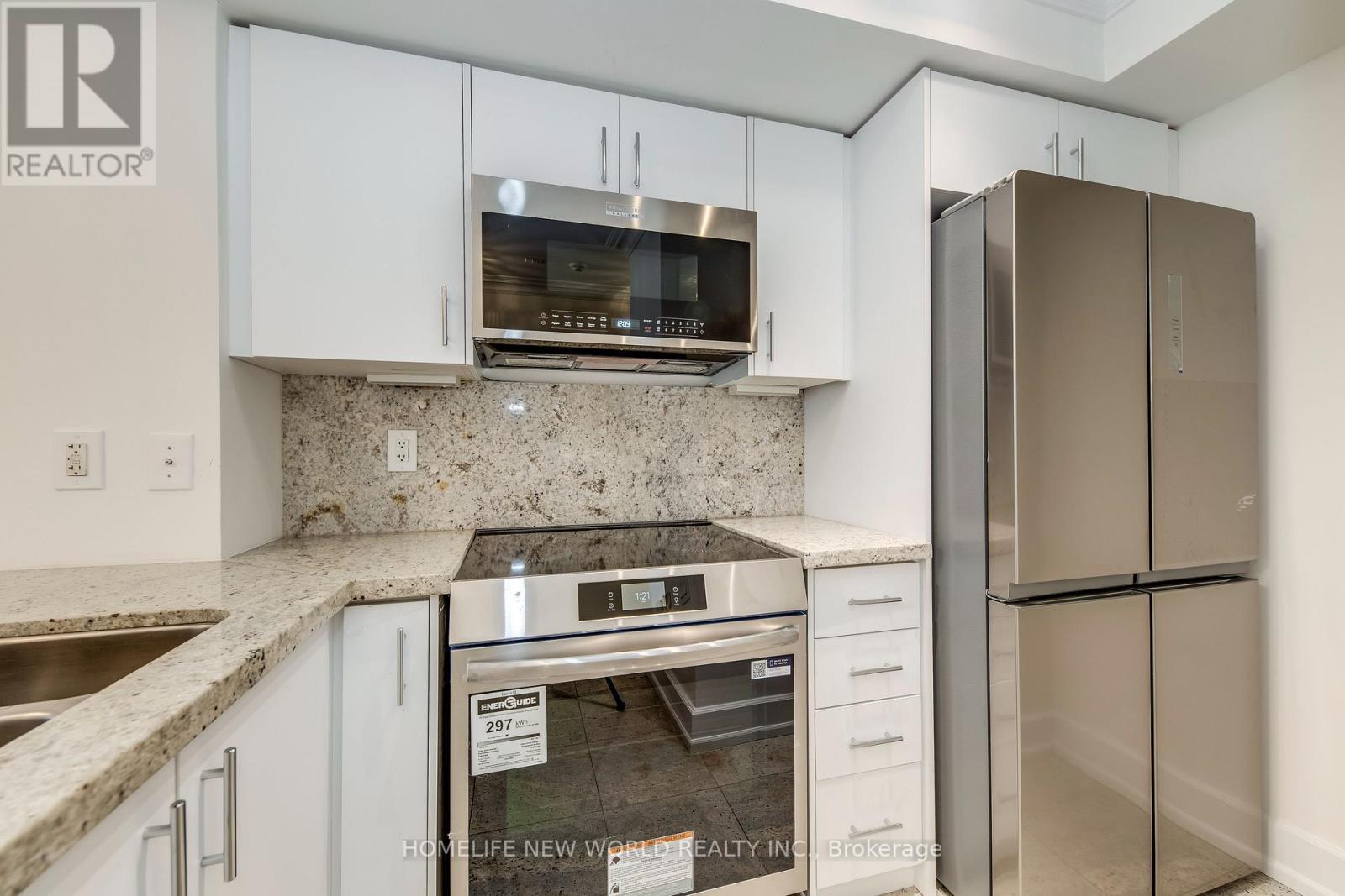 531 - 650 Sheppard Avenue E, Toronto, ON - Indoor Photo Showing Kitchen With Upgraded Kitchen