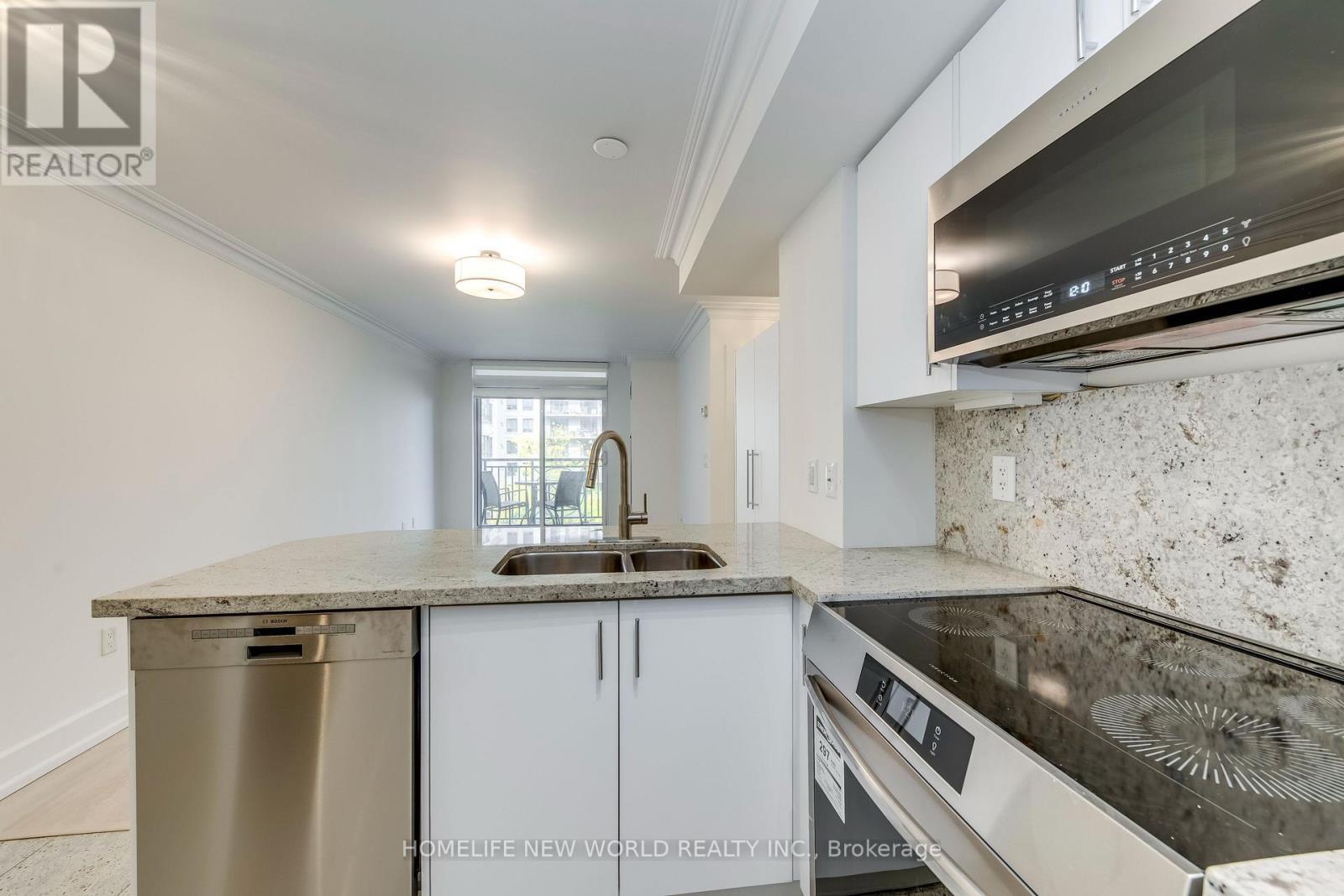 531 - 650 Sheppard Avenue E, Toronto, ON - Indoor Photo Showing Kitchen With Double Sink