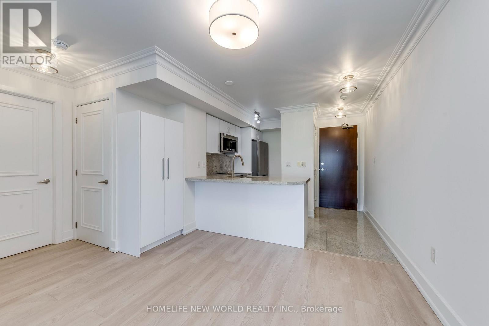 531 - 650 Sheppard Avenue E, Toronto, ON - Indoor Photo Showing Kitchen