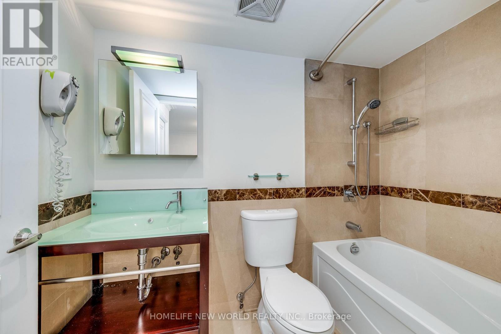 531 - 650 Sheppard Avenue E, Toronto, ON - Indoor Photo Showing Bathroom