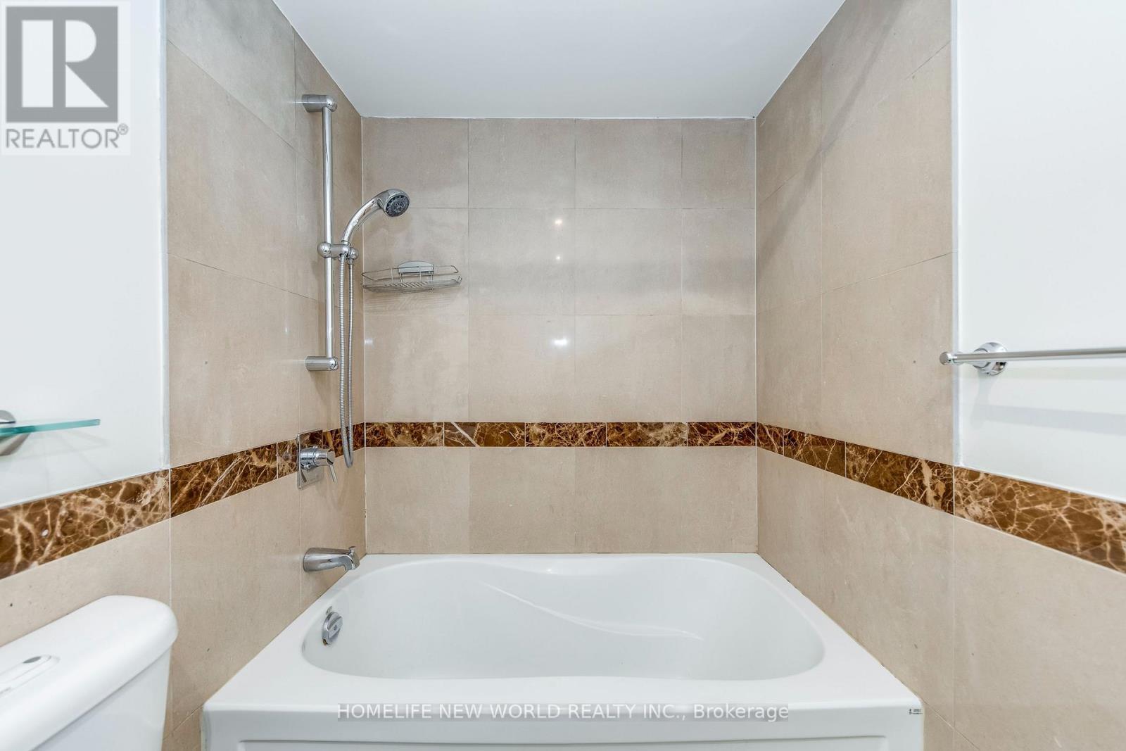 531 - 650 Sheppard Avenue E, Toronto, ON - Indoor Photo Showing Bathroom