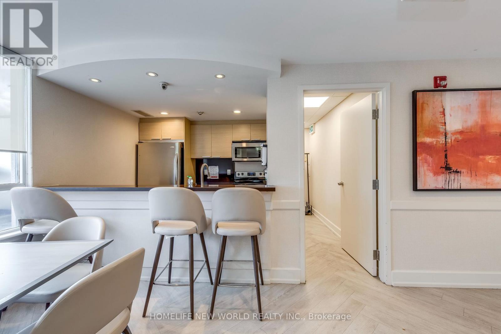 531 - 650 Sheppard Avenue E, Toronto, ON - Indoor