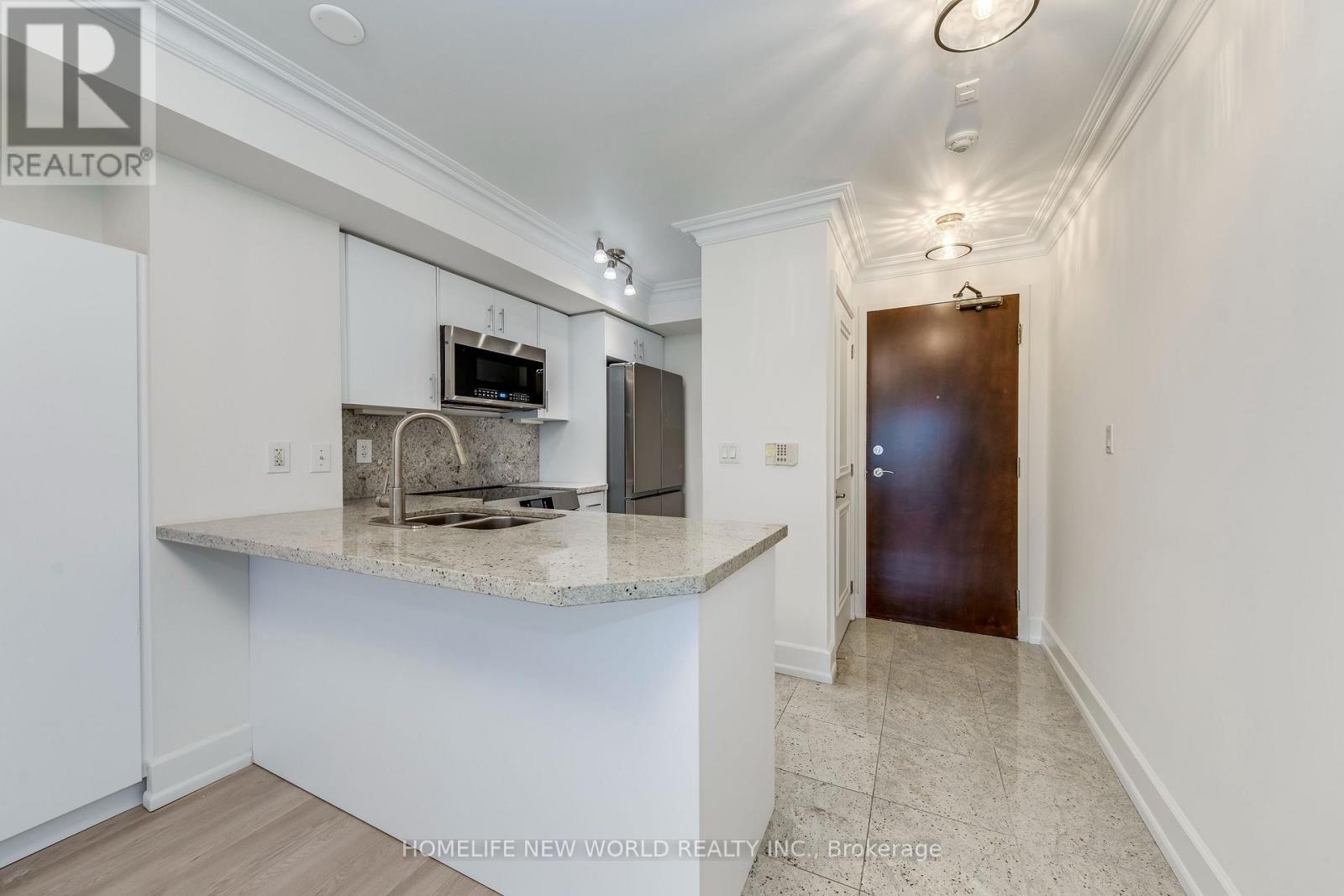 531 - 650 Sheppard Avenue E, Toronto, ON - Indoor Photo Showing Kitchen