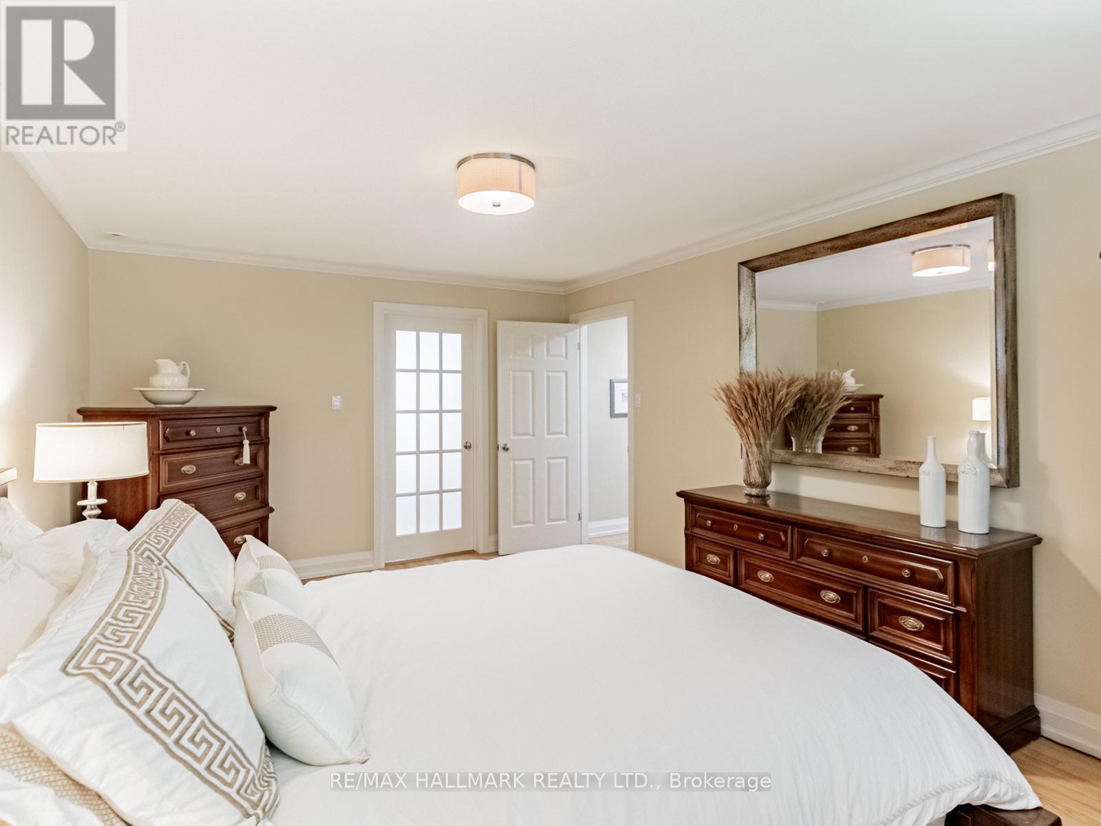 Primary bedroom with ensuite and walkin closet - 88 Ames Circle, Toronto, ON - Indoor Photo Showing Bedroom