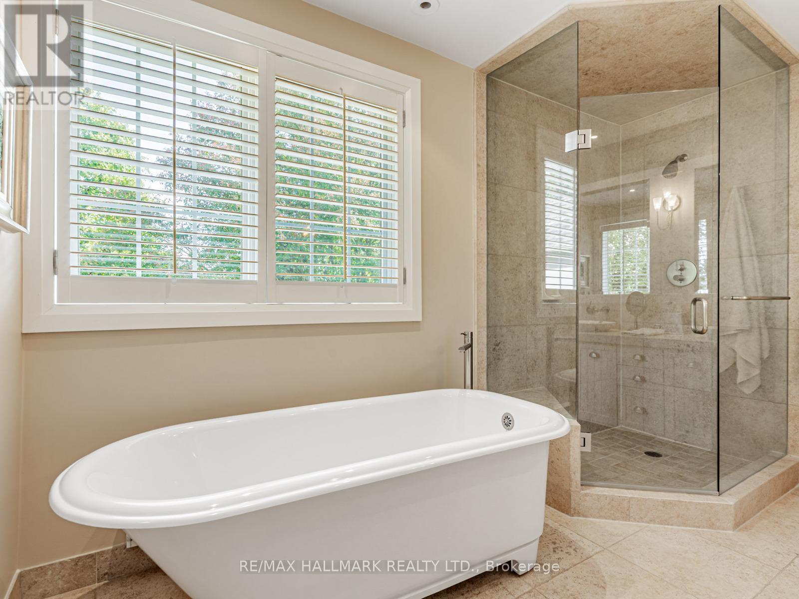 ... and a large soaker tub for relaxing baths - 88 Ames Circle, Toronto, ON - Indoor Photo Showing Bathroom
