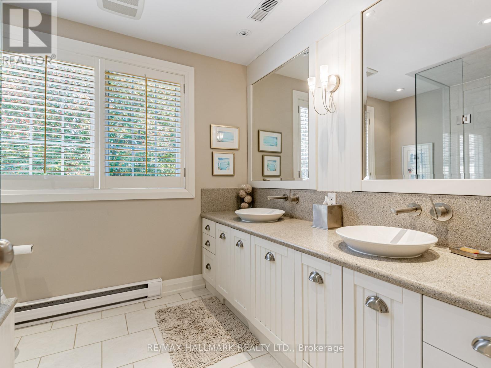 Second bathroom - 5 piece with double vanity - 88 Ames Circle, Toronto, ON - Indoor Photo Showing Bathroom