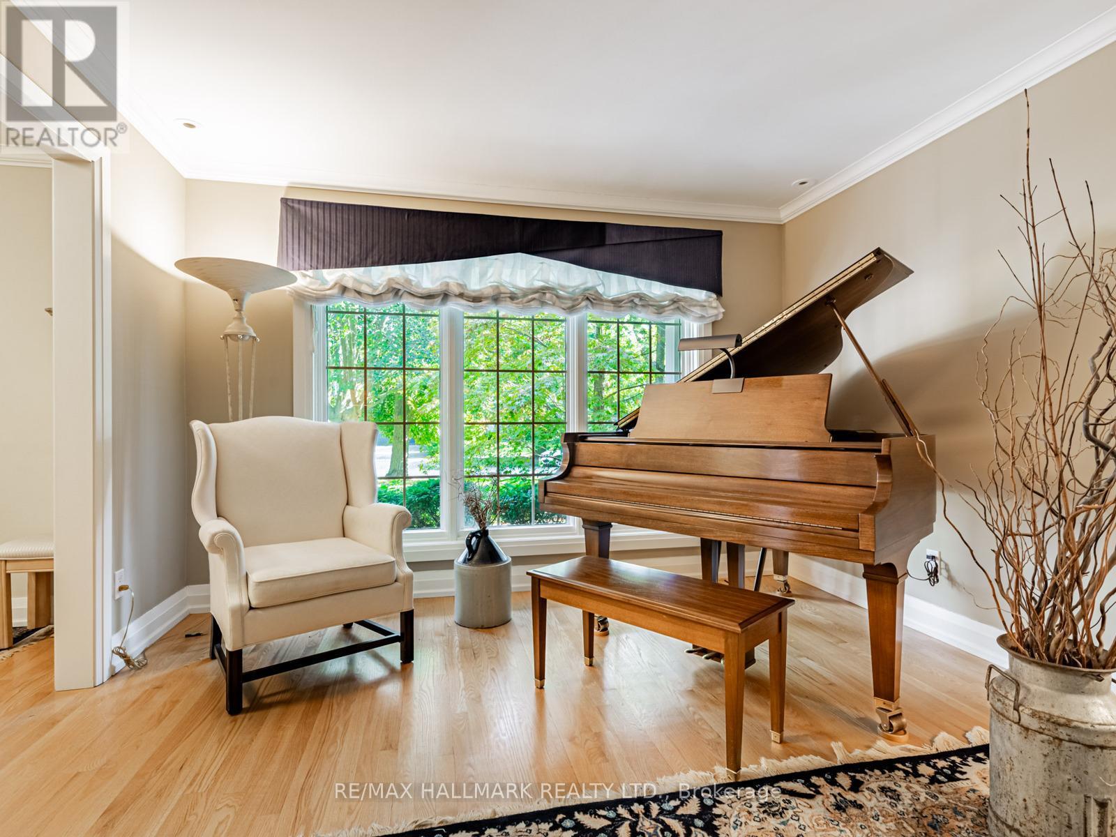 Large living room fits a baby grand! - 88 Ames Circle, Toronto, ON - Indoor