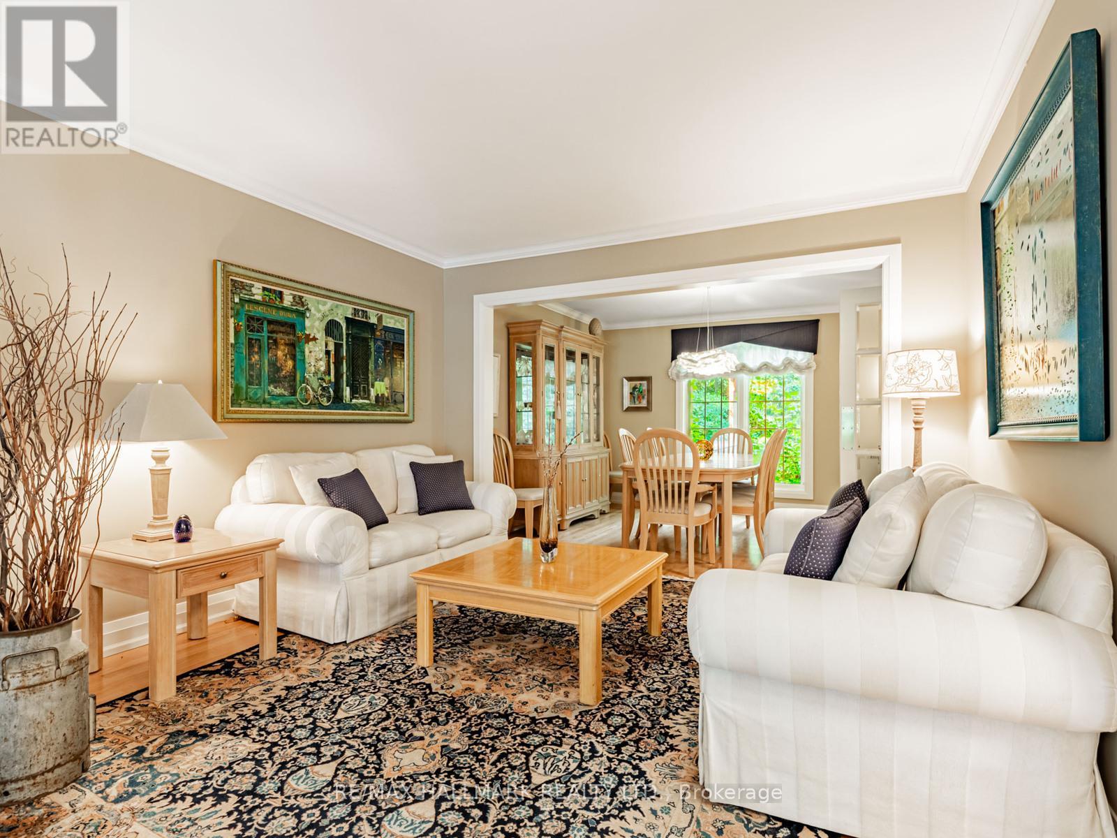 Living room connects to the dining room - 88 Ames Circle, Toronto, ON - Indoor Photo Showing Living Room