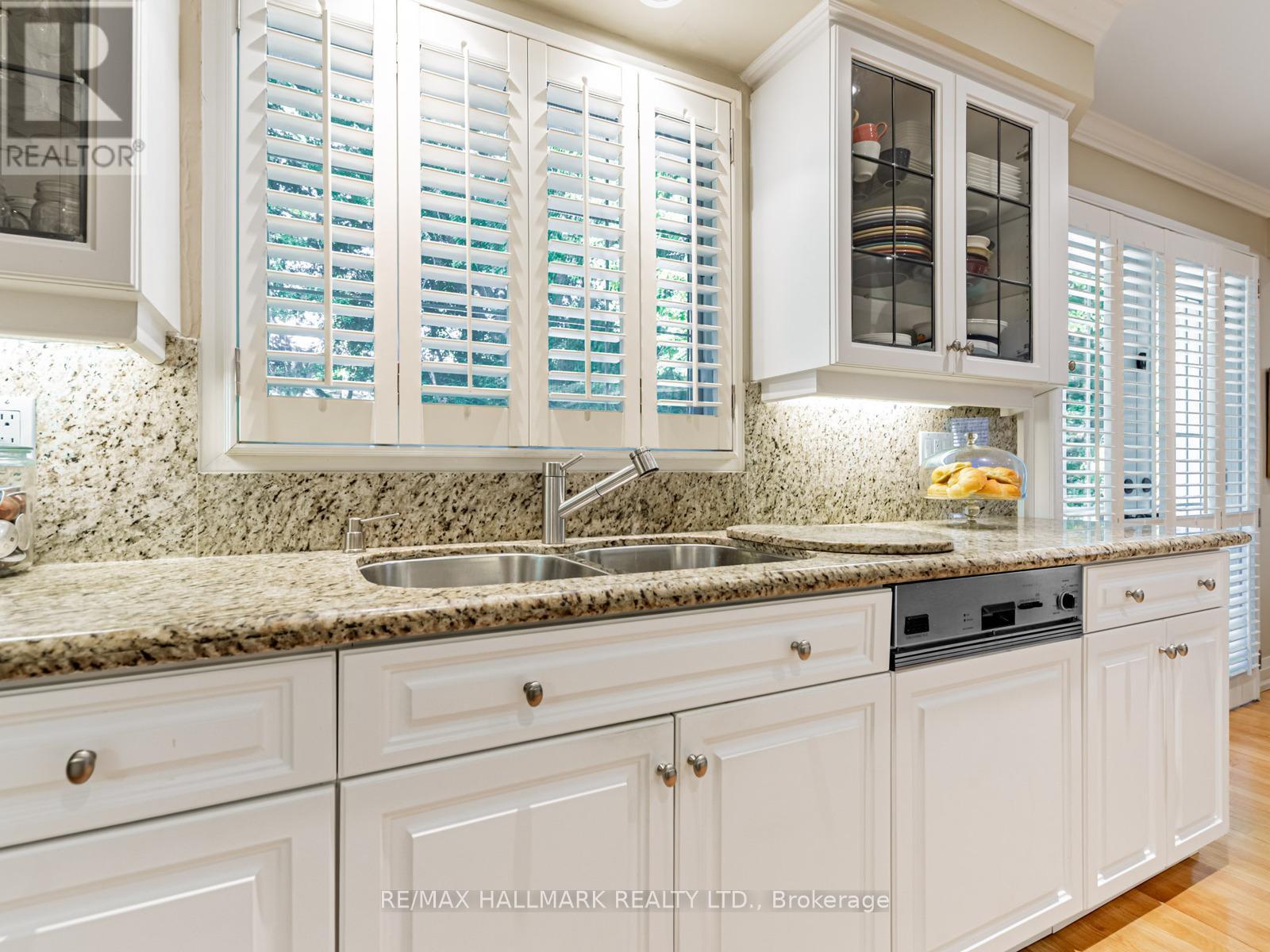 Built in Miele dishwasher - 88 Ames Circle, Toronto, ON - Indoor Photo Showing Kitchen With Double Sink