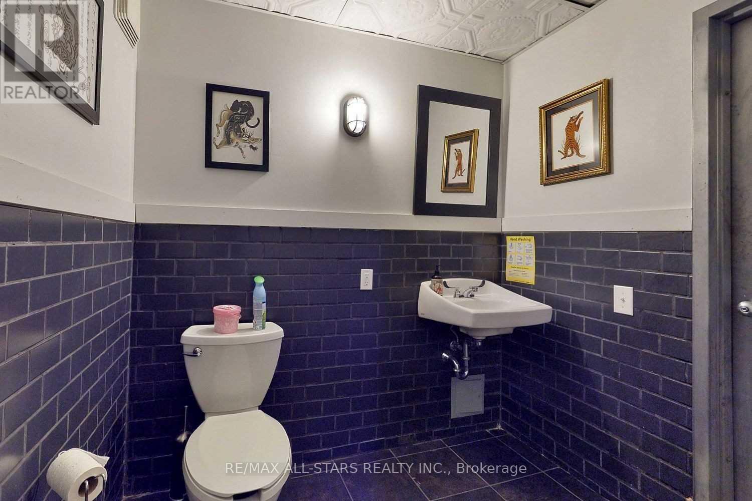 200 - 1269 Dundas Street W, Toronto, ON