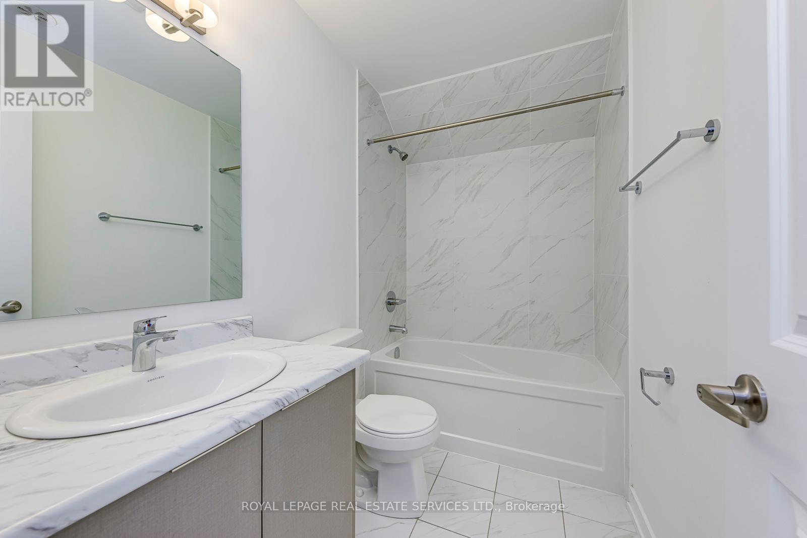 347 - 3066 Sixth Line, Oakville, ON - Indoor Photo Showing Bathroom