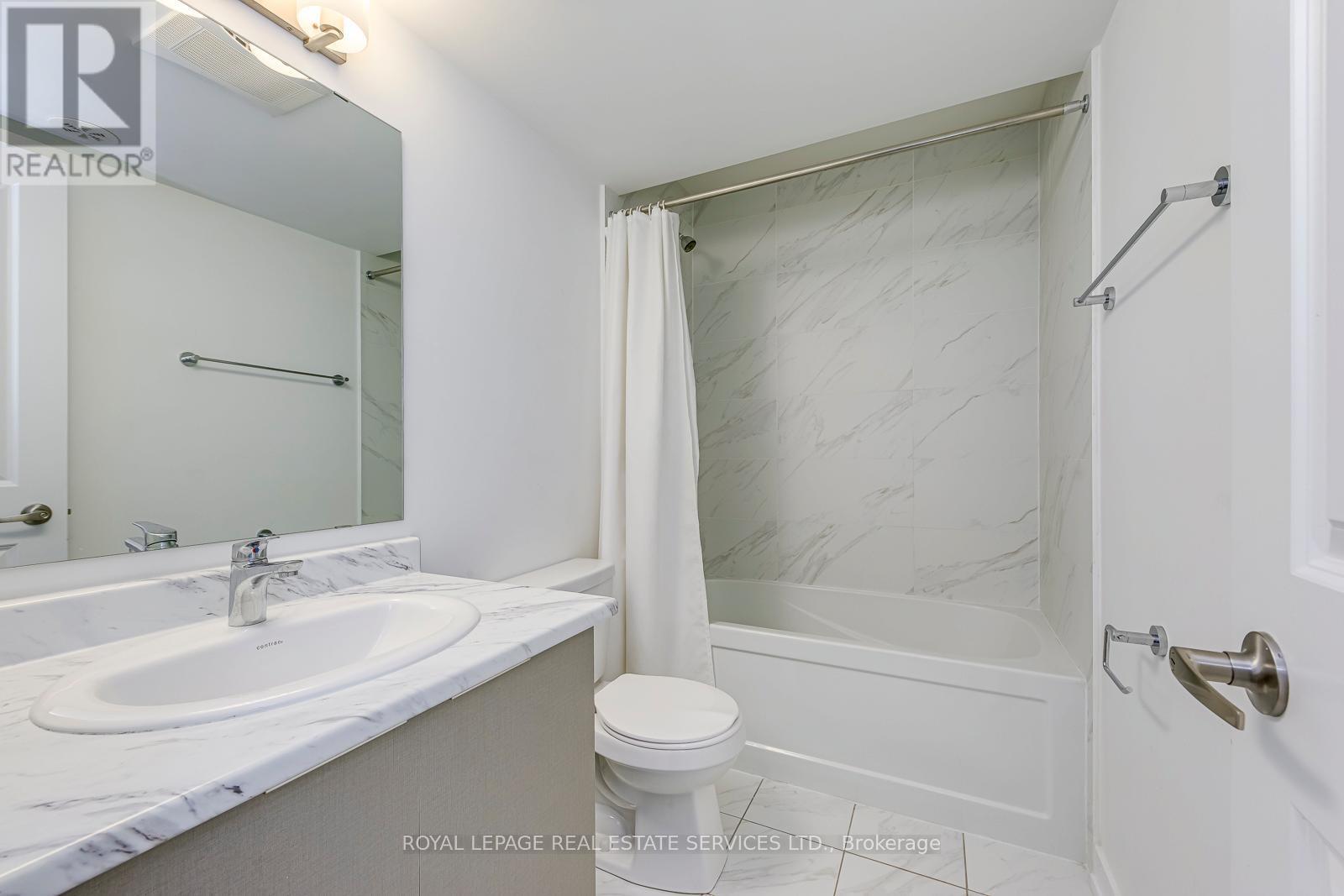 347 - 3066 Sixth Line, Oakville, ON - Indoor Photo Showing Bathroom